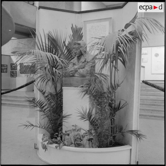 Exposition sur l'aviation civile et militaire au palais des congrès de Marseille dans le cadre de la foire exposition de la ville.