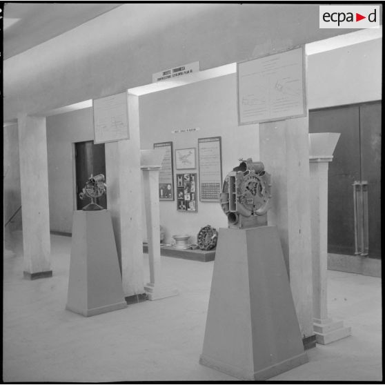 Exposition sur l'aviation civile et militaire au palais des congrès de Marseille dans le cadre de la foire exposition de la ville.