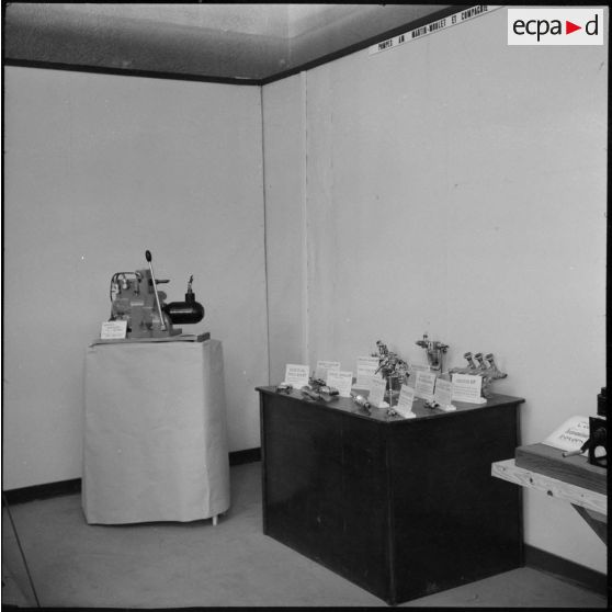 Exposition sur l'aviation civile et militaire au palais des congrès de Marseille dans le cadre de la foire exposition de la ville.