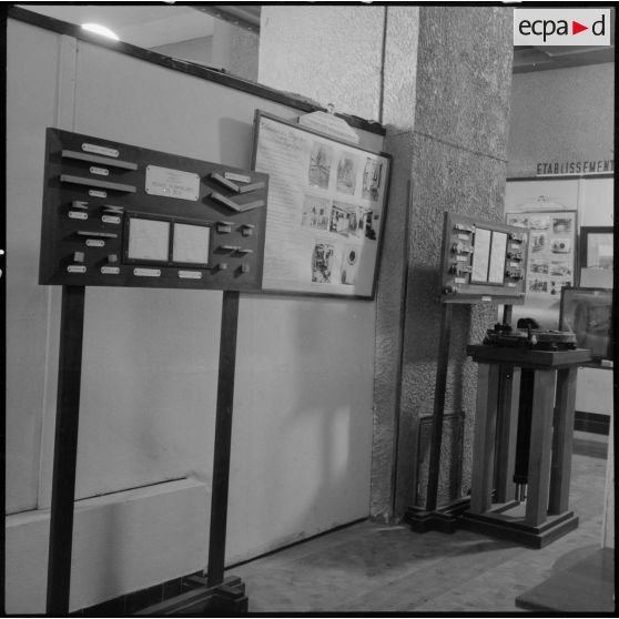 Exposition sur l'aviation civile et militaire au palais des congrès de Marseille dans le cadre de la foire exposition de la ville.