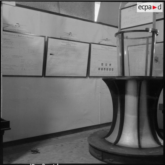 Exposition sur l'aviation civile et militaire au palais des congrès de Marseille dans le cadre de la foire exposition de la ville.