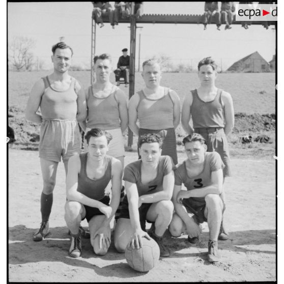 Equipe de basket-ball d'une unité de l'armée de l'Air d'armistice.
