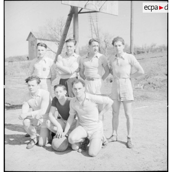 Equipe de basket-ball d'une unité de l'armée de l'Air d'armistice.
