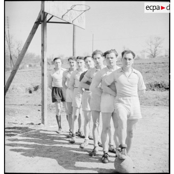 Equipe de basket-ball d'une unité de l'armée de l'Air d'armistice.