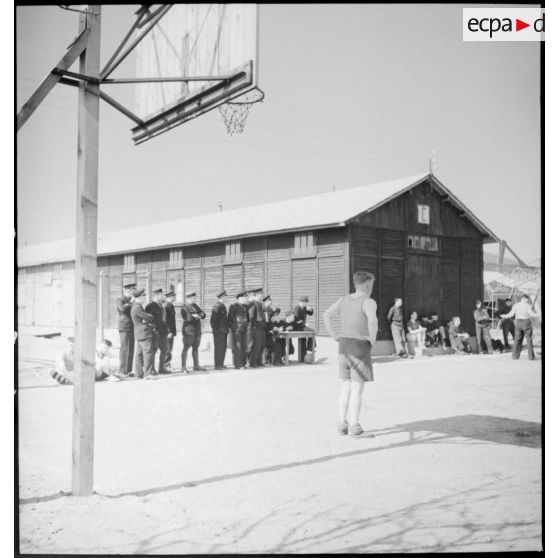 Match de basket-ball entre unités de l'armée de l'Air d'armistice.