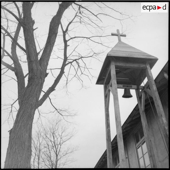 Le clocher de la chapelle de la base aérienne de stockage de Lyon-Bron.