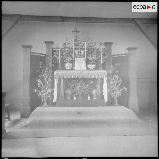 L'autel de la chapelle de la base aérienne de stockage de Lyon-Bron.