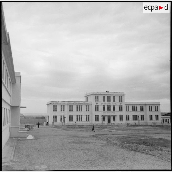 Le dispensaire/infirmerie sur la base aérienne de stockage de Lyon-Bron.