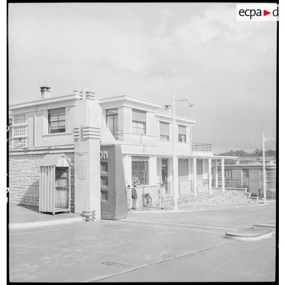 Portail d'entrée de l'atelier de réparation de l'armée de l'Air (ARAA) de Limoges.