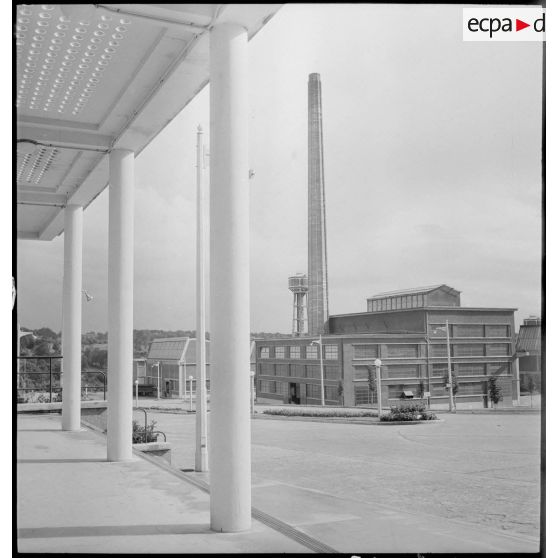 Bâtiments et cheminée de l'atelier de réparation de l'armée de l'Air (ARAA) de Limoges.
