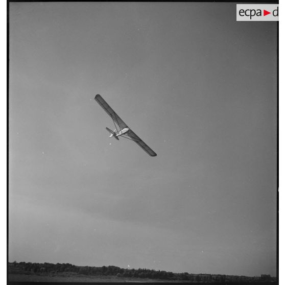 Meeting de vol à voile sur une base aérienne.