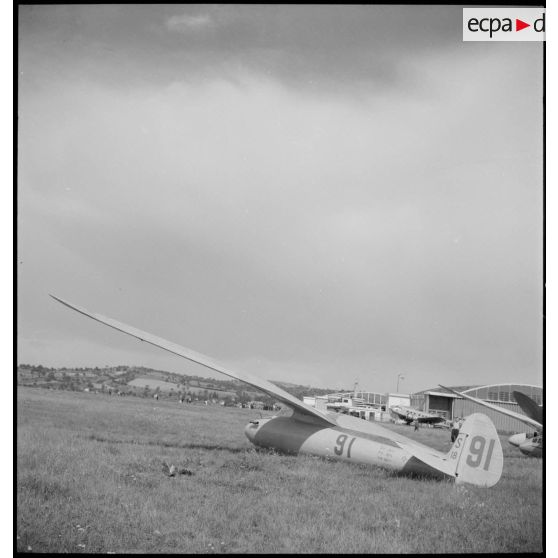 Meeting de vol à voile sur une base aérienne.