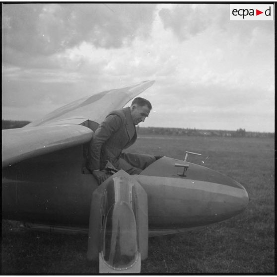 Meeting de vol à voile sur une base aérienne.