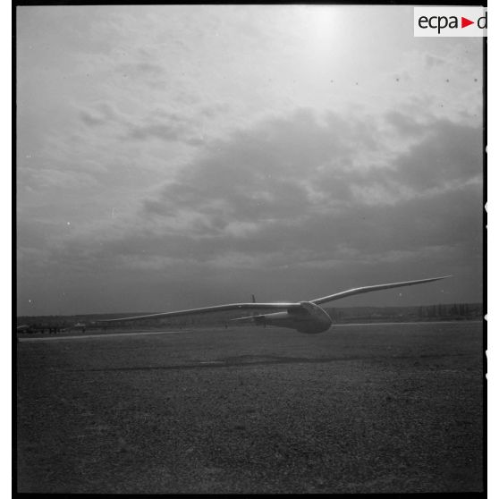 Meeting de vol à voile sur une base aérienne.