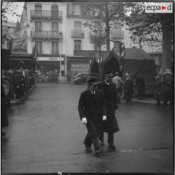 Arrivée du général Bergeret aux obsèques du général Huntziger à Vichy.