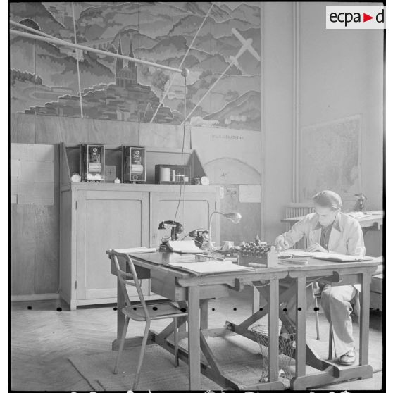 Station de météorologie sur une base aérienne.