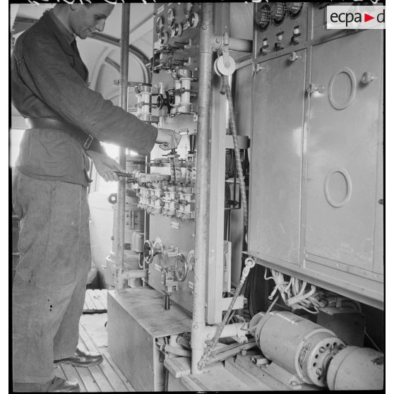 Station de météorologie sur une base aérienne.