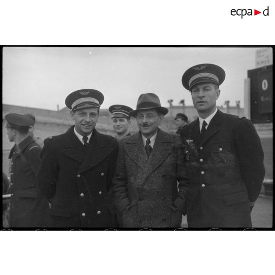 Des autorités civiles et militaires sont présenttes lors d'une fête sportive au stade de Vichy.