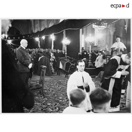 Messe de funérailles en l'église Saint-Louis à Vichy.