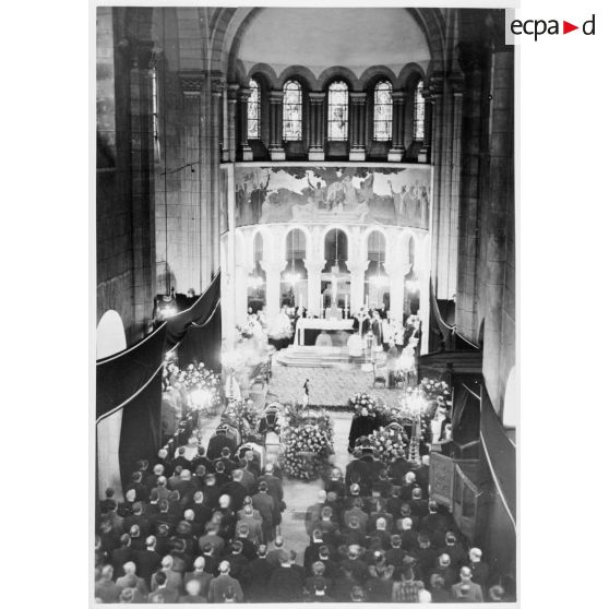 Messe de funérailles en l'église Saint-Louis à Vichy.