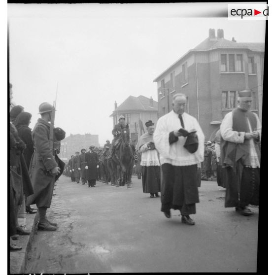 Le cortège funèbre du général Huntziger à Vichy.