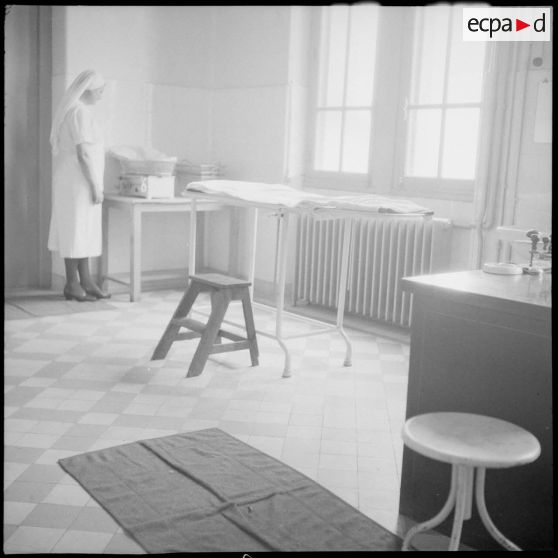 Salle de soins du dispensaire de Lyon.