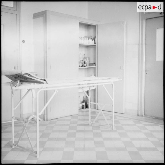 Salle de soins du dispensaire de Lyon.