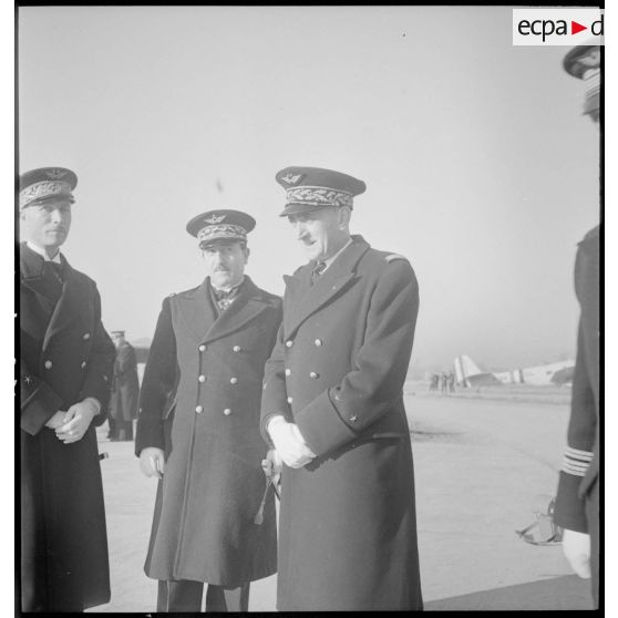 Les autorités lors de la cérémonie de baptême de la promotion Lieutenant Steunou à l'Ecole de l'Air de Salon-de-Provence.