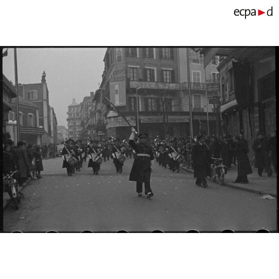 Défilé de la musique de l'Air à Vichy.