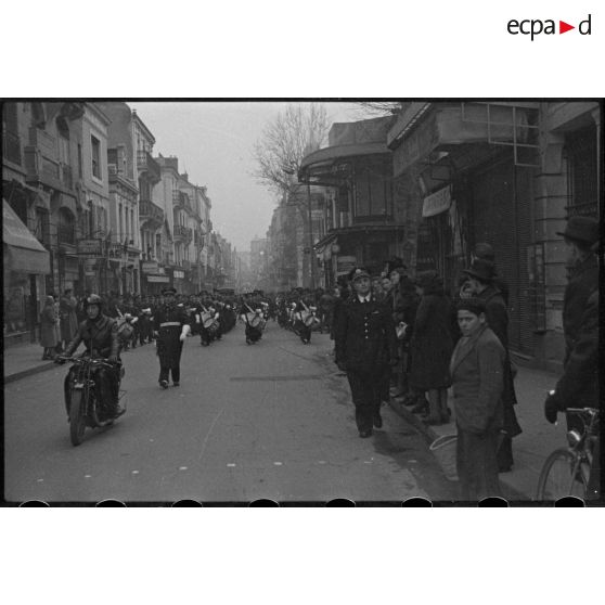 Défilé de la musique de l'Air à Vichy.