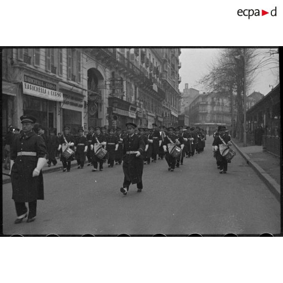 Défilé de la musique de l'Air à Vichy.