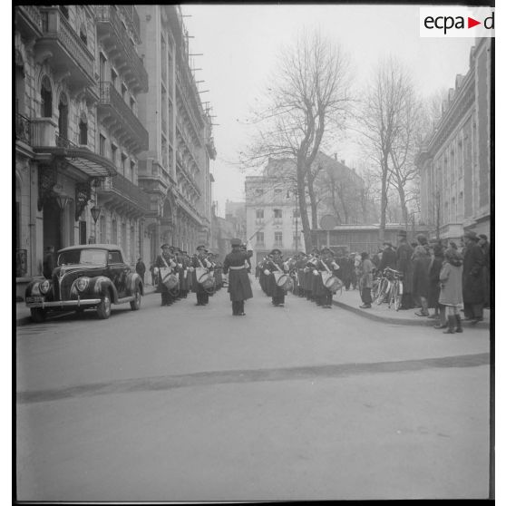 Défilé de la musique de l'Air à Vichy.