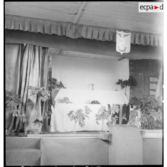 Le casernement de la 1re compagnie de l'armée de l'Air (non identifiée) sur l'aérodrome de Vichy-Rhue.