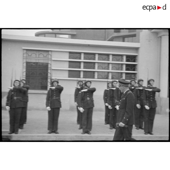 Arrivée du général Bergeret à l'aérodrome de Vichy-Rhue.
