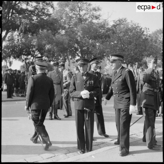 Les autorités pendant la cérémonie d'hommage aux troupes du Levant.