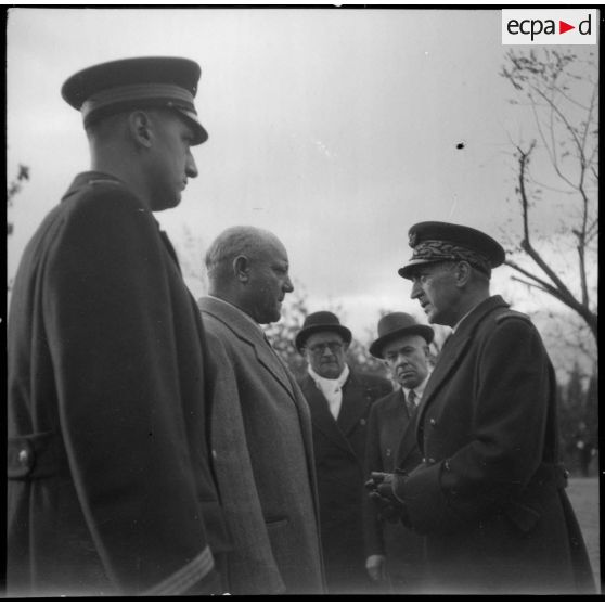 Visite d'inspection du général Bergeret à l'école des pupilles de l'Air (EPA) à Grenoble.