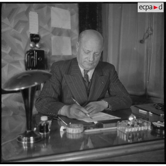 Portrait du directeur de l'Ecole des pupilles de l'Air (EPA) à Grenoble.