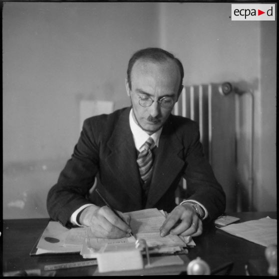 Portrait d'un enseignant de l'Ecole des pupilles de l'Air (EPA) à Grenoble.
