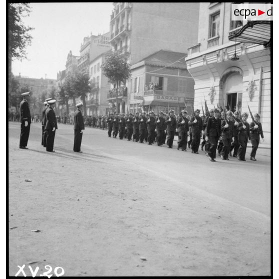 A Vichy, un détachement de l'armée de l'Air défile devant les autorités à l'issue de la cérémonie commémorative de la disparition du capitaine pilote Georges Guynemer en 1917.