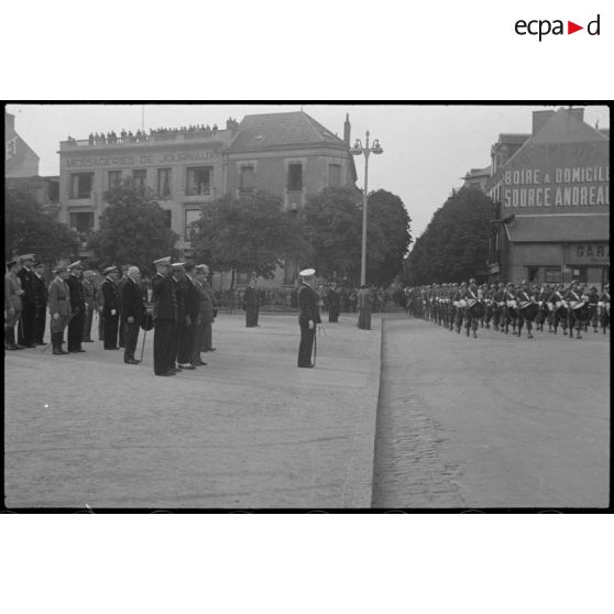 Cérémonie commémorative de la bataille de Dakar en septembre 1940.