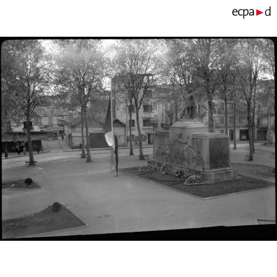 Le monument aux morts de la Grande Guerre à Vichy avant la cérémonie du 11 Novembre.