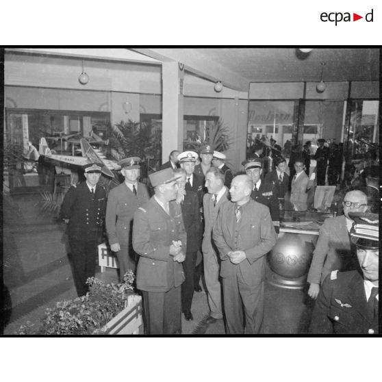Diverses personnalités pendant l'inauguration de la maison de l'aviation à Casablanca.