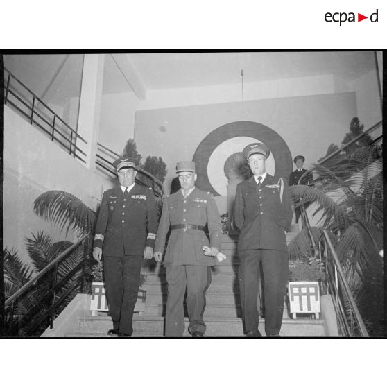 Départ de personnalités après la réception donnée à l'occasion de l'inauguration de la maison de l'aviation à Casablanca.