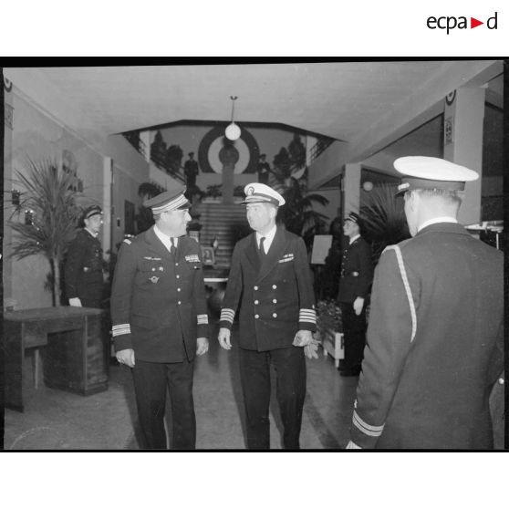 L'amiral américain Hall et le lieutenant-colonel Paul lors de l'inauguration de la maison de l'aviation à Casablanca.