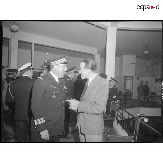 Le lieutenant-colonel Paul et M. Valabregues lors de l'inauguration de la maison de l'aviation à Casablanca.