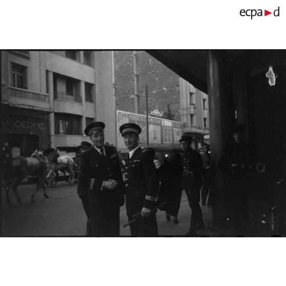 Départ du colonel de Vitrolles après la réception donnée à l'occasion de l'ilnauguration de la maison de l'aviation à Casablanca.