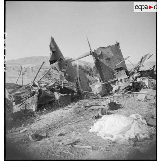 Carcasse de l'avion de reconnaissance à Fez.