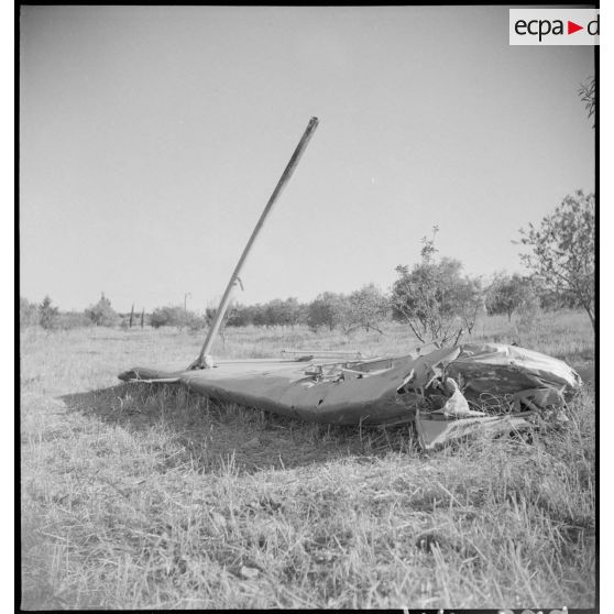 Débris de l'avion de reconnaissance à Fez.
