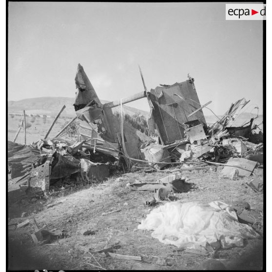 Carcasse de l'avion de reconnaissance à Fez.