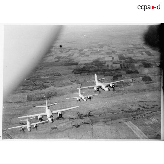 Le groupe de bombardement revient à la base à la suite de sa mission en Italie.